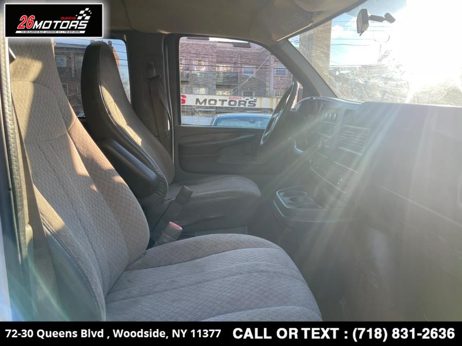 Used Chevrolet Express Passenger RWD 2500 135" 1LT 2011 | 26 Motors Queens. Woodside, New York Used Chevrolet Express Passenger RWD 2500 135" 1LT 2011 | 26 Motors Queens. Woodside, New York