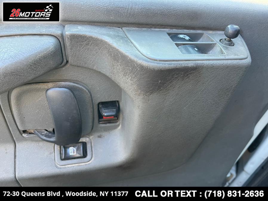 Used Chevrolet Express Passenger RWD 2500 135" 1LT 2011 | 26 Motors Queens. Woodside, New York Used Chevrolet Express Passenger RWD 2500 135" 1LT 2011 | 26 Motors Queens. Woodside, New York