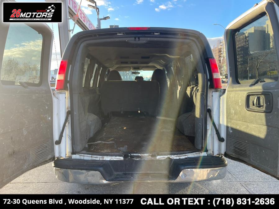 Used Chevrolet Express Passenger RWD 2500 135" 1LT 2011 | 26 Motors Queens. Woodside, New York Used Chevrolet Express Passenger RWD 2500 135" 1LT 2011 | 26 Motors Queens. Woodside, New York
