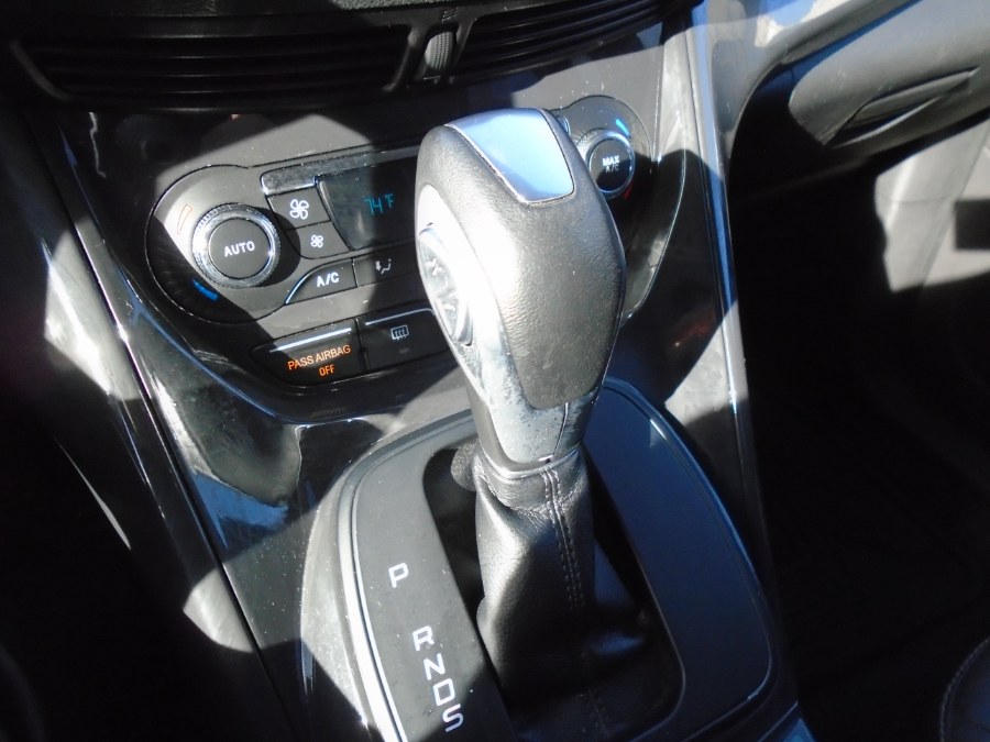 2016 Ford Escape 4WD 4dr Titanium, available for sale in Waterbury, Connecticut | Jim Juliani Motors. Waterbury, Connecticut