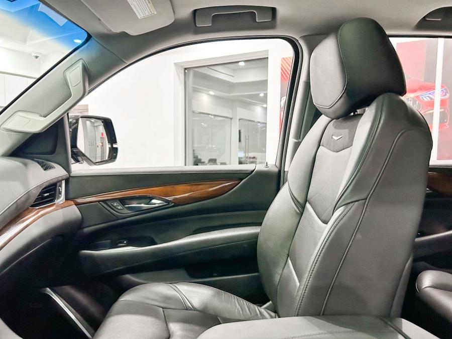 Used Cadillac Escalade 4WD 4dr Luxury 2019 | Luxury Motor Club. Franklin Square, New York Used Cadillac Escalade 4WD 4dr Luxury 2019 | Luxury Motor Club. Franklin Square, New York