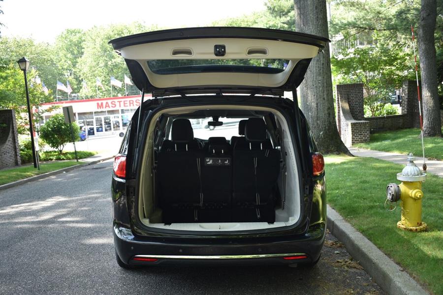Used Chrysler Pacifica Touring L 4dr Mini Van 2018 | Camy Cars. Great Neck, New York Used Chrysler Pacifica Touring L 4dr Mini Van 2018 | Camy Cars. Great Neck, New York