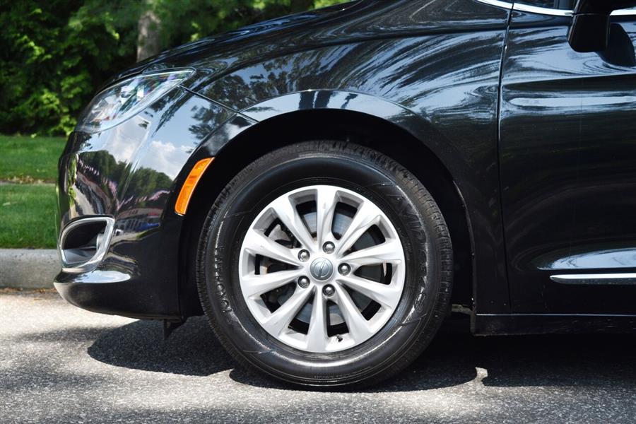 Used Chrysler Pacifica Touring L 4dr Mini Van 2018 | Camy Cars. Great Neck, New York Used Chrysler Pacifica Touring L 4dr Mini Van 2018 | Camy Cars. Great Neck, New York