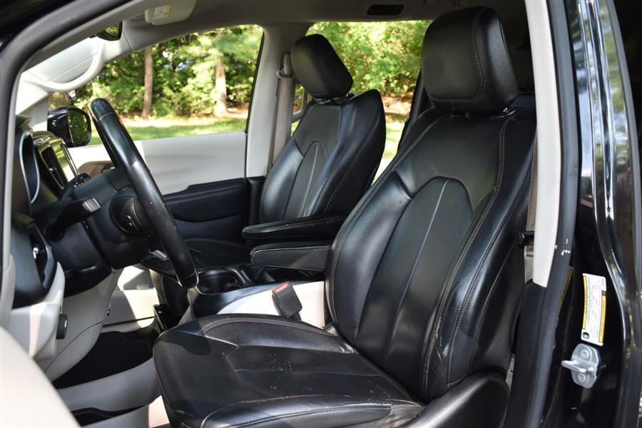 Used Chrysler Pacifica Touring L 4dr Mini Van 2018 | Camy Cars. Great Neck, New York Used Chrysler Pacifica Touring L 4dr Mini Van 2018 | Camy Cars. Great Neck, New York