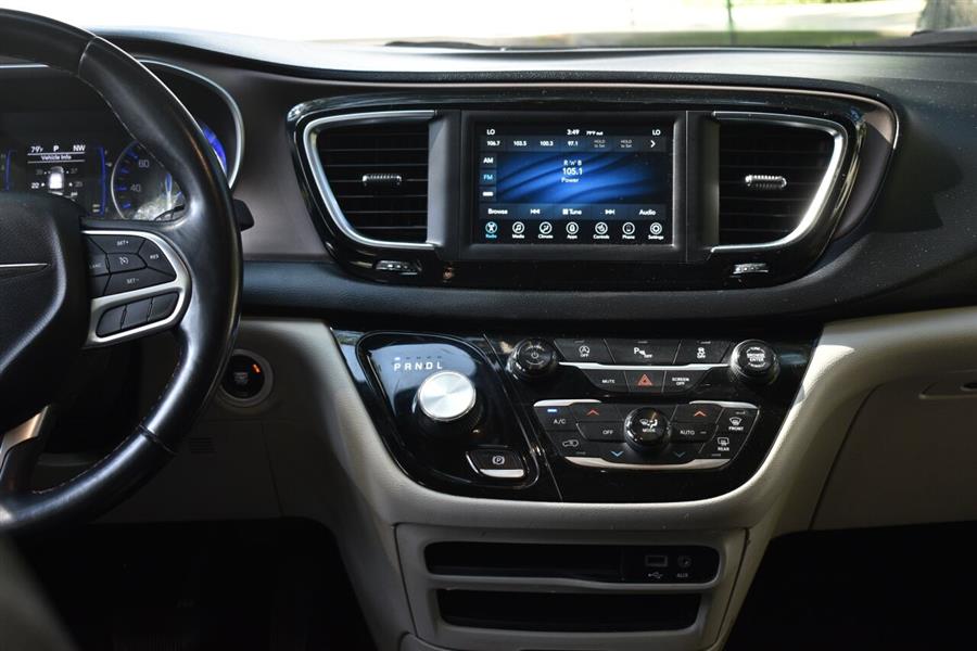 Used Chrysler Pacifica Touring L 4dr Mini Van 2018 | Camy Cars. Great Neck, New York Used Chrysler Pacifica Touring L 4dr Mini Van 2018 | Camy Cars. Great Neck, New York