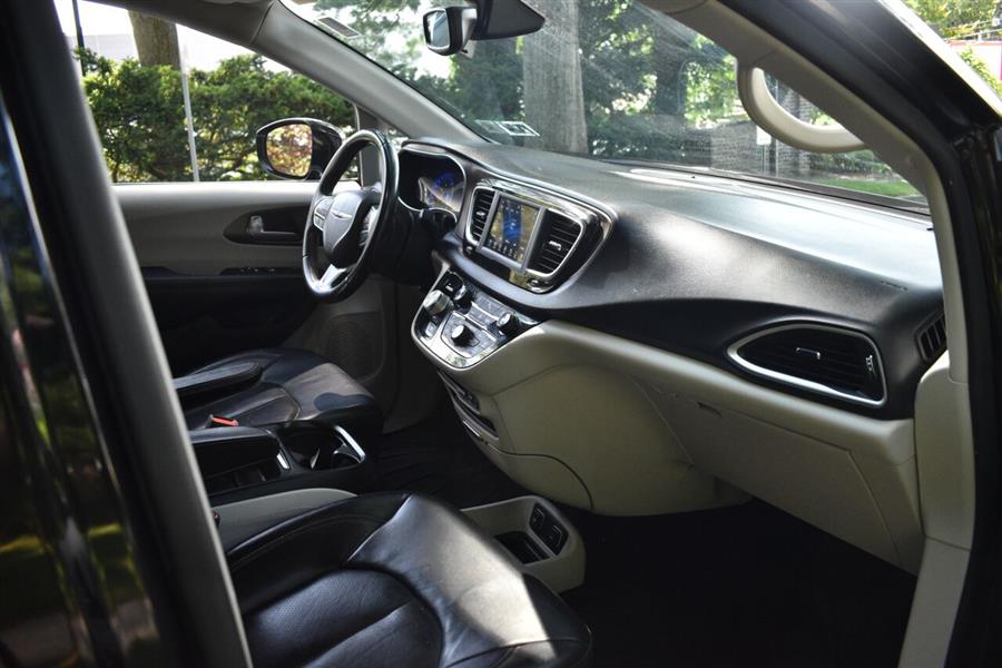 Used Chrysler Pacifica Touring L 4dr Mini Van 2018 | Camy Cars. Great Neck, New York Used Chrysler Pacifica Touring L 4dr Mini Van 2018 | Camy Cars. Great Neck, New York