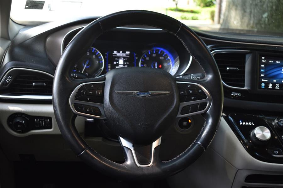 Used Chrysler Pacifica Touring L 4dr Mini Van 2018 | Camy Cars. Great Neck, New York Used Chrysler Pacifica Touring L 4dr Mini Van 2018 | Camy Cars. Great Neck, New York