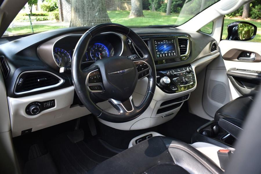 Used Chrysler Pacifica Touring L 4dr Mini Van 2018 | Camy Cars. Great Neck, New York Used Chrysler Pacifica Touring L 4dr Mini Van 2018 | Camy Cars. Great Neck, New York