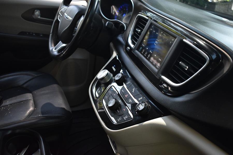 Used Chrysler Pacifica Touring L 4dr Mini Van 2018 | Camy Cars. Great Neck, New York Used Chrysler Pacifica Touring L 4dr Mini Van 2018 | Camy Cars. Great Neck, New York