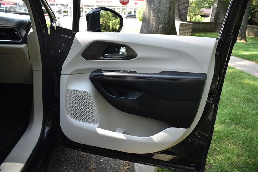 Used Chrysler Pacifica Touring L 4dr Mini Van 2018 | Camy Cars. Great Neck, New York Used Chrysler Pacifica Touring L 4dr Mini Van 2018 | Camy Cars. Great Neck, New York