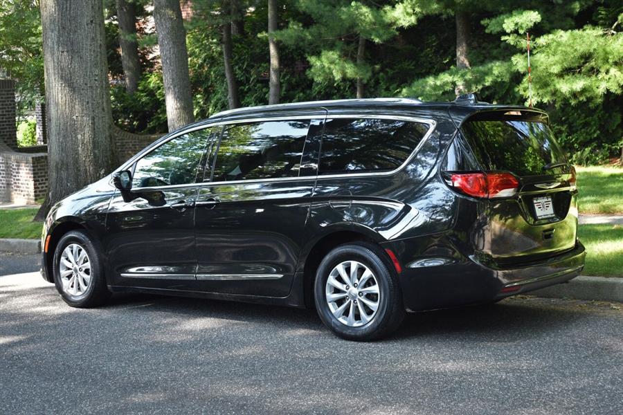 Used Chrysler Pacifica Touring L 4dr Mini Van 2018 | Camy Cars. Great Neck, New York Used Chrysler Pacifica Touring L 4dr Mini Van 2018 | Camy Cars. Great Neck, New York