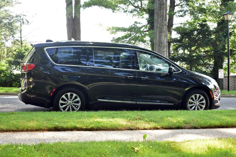 Used Chrysler Pacifica Touring L 4dr Mini Van 2018 | Camy Cars. Great Neck, New York Used Chrysler Pacifica Touring L 4dr Mini Van 2018 | Camy Cars. Great Neck, New York