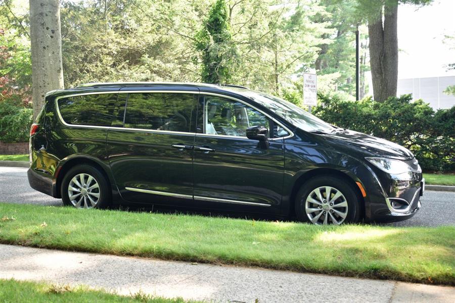 Used Chrysler Pacifica Touring L 4dr Mini Van 2018 | Camy Cars. Great Neck, New York Used Chrysler Pacifica Touring L 4dr Mini Van 2018 | Camy Cars. Great Neck, New York