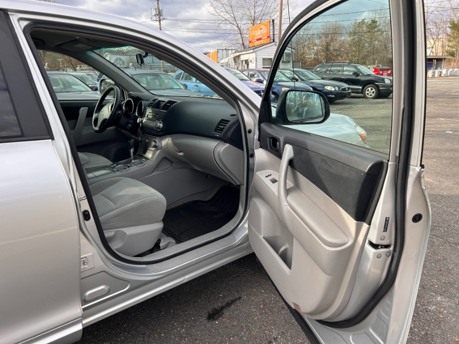 Used Toyota Highlander 4WD 4dr V6 Base 2010 | Payless Auto Sale. South Hadley, Massachusetts Used Toyota Highlander 4WD 4dr V6 Base 2010 | Payless Auto Sale. South Hadley, Massachusetts