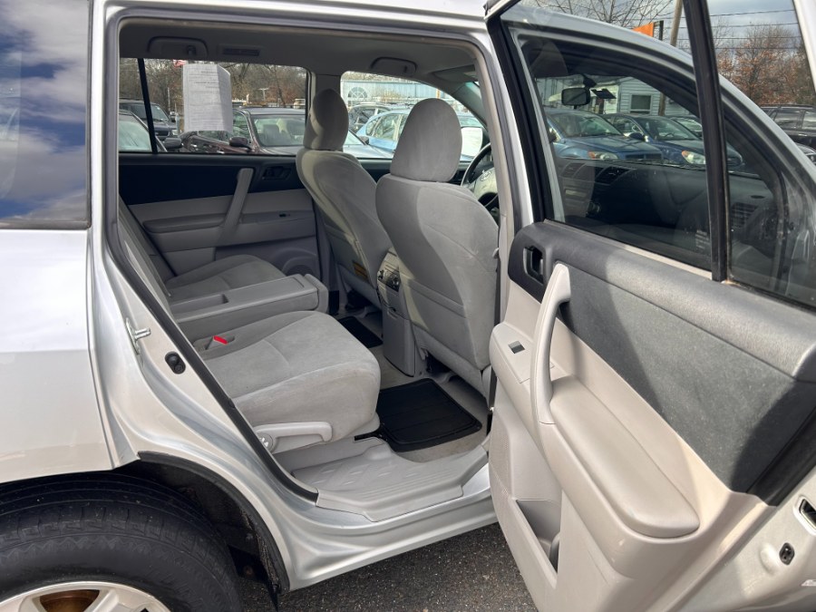 Used Toyota Highlander 4WD 4dr V6 Base 2010 | Payless Auto Sale. South Hadley, Massachusetts Used Toyota Highlander 4WD 4dr V6 Base 2010 | Payless Auto Sale. South Hadley, Massachusetts