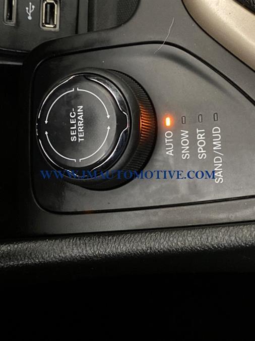 Used Jeep Cherokee 4WD 4dr Latitude 2015 | J&M Automotive Sls&Svc LLC. Naugatuck, Connecticut Used Jeep Cherokee 4WD 4dr Latitude 2015 | J&M Automotive Sls&Svc LLC. Naugatuck, Connecticut