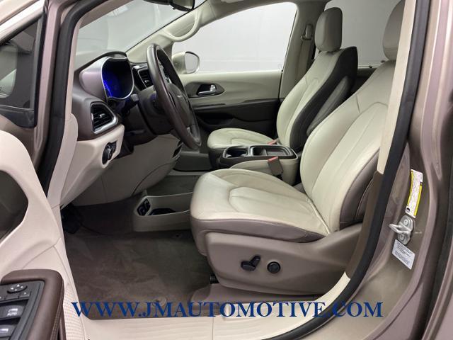 2017 Chrysler Pacifica Touring-L FWD, available for sale in Naugatuck, Connecticut | J&M Automotive Sls&Svc LLC. Naugatuck, Connecticut 2017 Chrysler Pacifica Touring-L FWD, available for sale in Naugatuck, Connecticut | J&M Automotive Sls&Svc LLC. Naugatuck, Connecticut