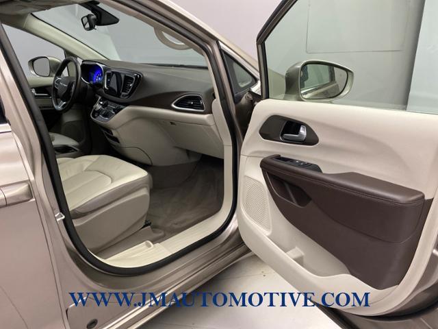 2017 Chrysler Pacifica Touring-L FWD, available for sale in Naugatuck, Connecticut | J&M Automotive Sls&Svc LLC. Naugatuck, Connecticut 2017 Chrysler Pacifica Touring-L FWD, available for sale in Naugatuck, Connecticut | J&M Automotive Sls&Svc LLC. Naugatuck, Connecticut
