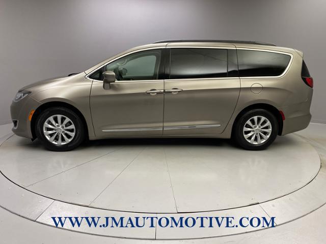 2017 Chrysler Pacifica Touring-L FWD, available for sale in Naugatuck, Connecticut | J&M Automotive Sls&Svc LLC. Naugatuck, Connecticut 2017 Chrysler Pacifica Touring-L FWD, available for sale in Naugatuck, Connecticut | J&M Automotive Sls&Svc LLC. Naugatuck, Connecticut