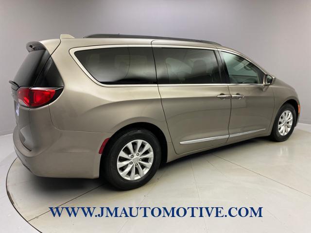 2017 Chrysler Pacifica Touring-L FWD, available for sale in Naugatuck, Connecticut | J&M Automotive Sls&Svc LLC. Naugatuck, Connecticut 2017 Chrysler Pacifica Touring-L FWD, available for sale in Naugatuck, Connecticut | J&M Automotive Sls&Svc LLC. Naugatuck, Connecticut