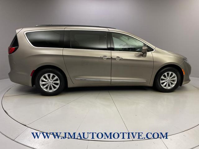 2017 Chrysler Pacifica Touring-L FWD, available for sale in Naugatuck, Connecticut | J&M Automotive Sls&Svc LLC. Naugatuck, Connecticut 2017 Chrysler Pacifica Touring-L FWD, available for sale in Naugatuck, Connecticut | J&M Automotive Sls&Svc LLC. Naugatuck, Connecticut