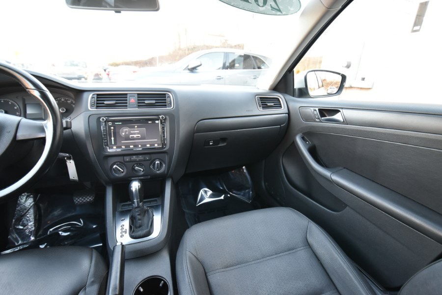 2011 Volkswagen Jetta Sedan 4dr Auto SE w/Convenience & Sunroof PZEV, available for sale in Waterbury, Connecticut | Highline Car Connection. Waterbury, Connecticut 2011 Volkswagen Jetta Sedan 4dr Auto SE w/Convenience & Sunroof PZEV, available for sale in Waterbury, Connecticut | Highline Car Connection. Waterbury, Connecticut