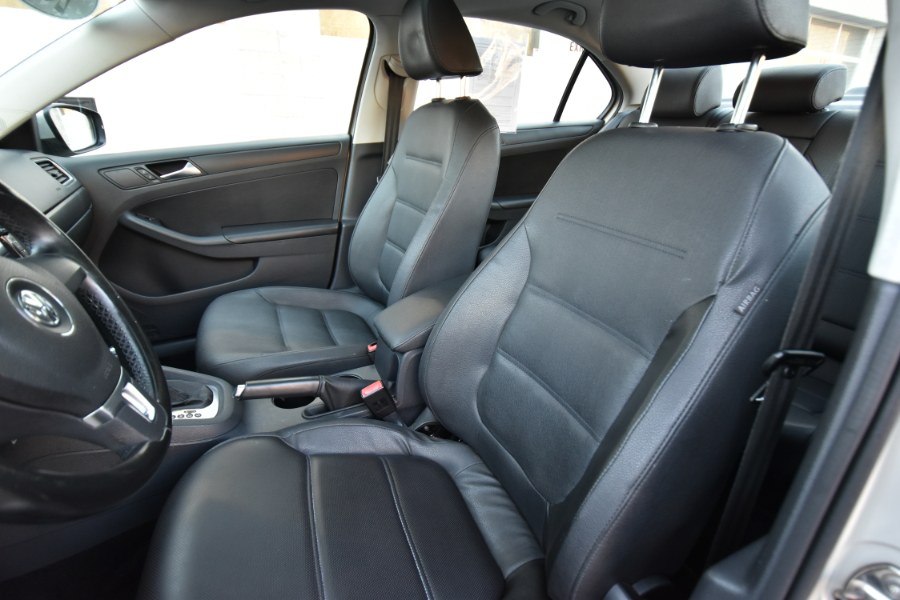 2011 Volkswagen Jetta Sedan 4dr Auto SE w/Convenience & Sunroof PZEV, available for sale in Waterbury, Connecticut | Highline Car Connection. Waterbury, Connecticut 2011 Volkswagen Jetta Sedan 4dr Auto SE w/Convenience & Sunroof PZEV, available for sale in Waterbury, Connecticut | Highline Car Connection. Waterbury, Connecticut