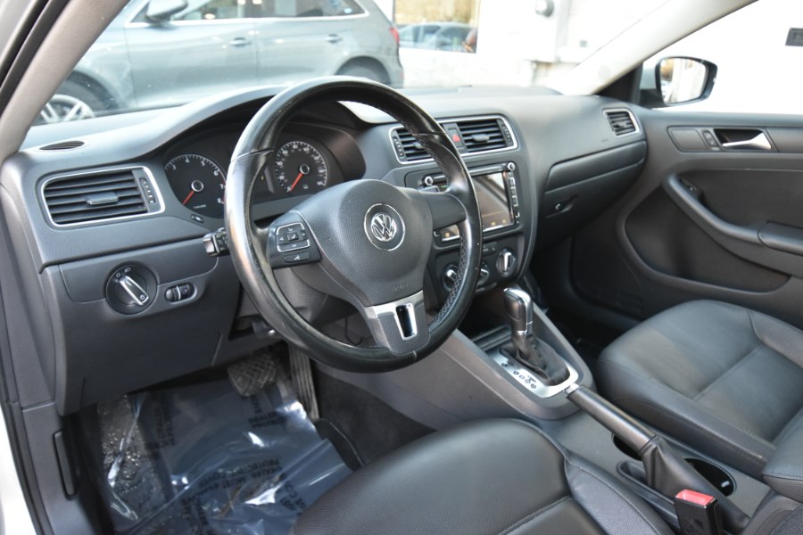 2011 Volkswagen Jetta Sedan 4dr Auto SE w/Convenience & Sunroof PZEV, available for sale in Waterbury, Connecticut | Highline Car Connection. Waterbury, Connecticut 2011 Volkswagen Jetta Sedan 4dr Auto SE w/Convenience & Sunroof PZEV, available for sale in Waterbury, Connecticut | Highline Car Connection. Waterbury, Connecticut