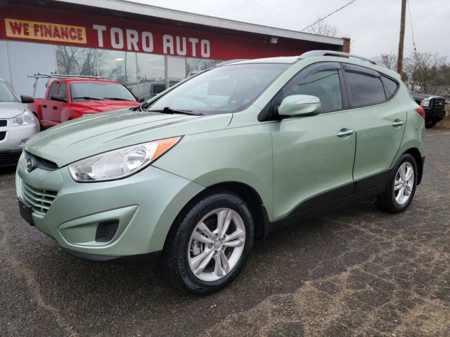 2012 Hyundai Tucson GLS AWD W/Leather, available for sale in East Windsor, Connecticut | Toro Auto. East Windsor, Connecticut