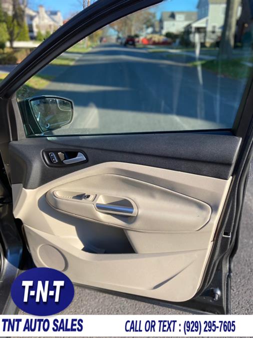 2016 Ford Escape 4WD 4dr SE, available for sale in Bronx, New York | TNT Auto Sales USA inc. Bronx, New York 2016 Ford Escape 4WD 4dr SE, available for sale in Bronx, New York | TNT Auto Sales USA inc. Bronx, New York