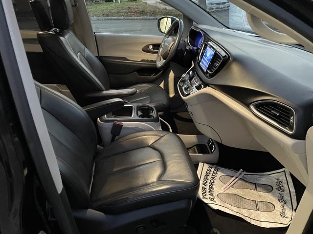Used Chrysler Pacifica Touring L Plus 2017 | Blasius of Danbury. Danbury, Connecticut Used Chrysler Pacifica Touring L Plus 2017 | Blasius of Danbury. Danbury, Connecticut