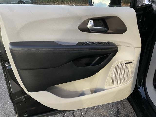 Used Chrysler Pacifica Touring L Plus 2017 | Blasius of Danbury. Danbury, Connecticut Used Chrysler Pacifica Touring L Plus 2017 | Blasius of Danbury. Danbury, Connecticut
