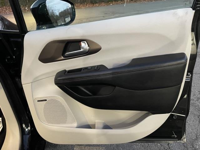 Used Chrysler Pacifica Touring L Plus 2017 | Blasius of Danbury. Danbury, Connecticut Used Chrysler Pacifica Touring L Plus 2017 | Blasius of Danbury. Danbury, Connecticut