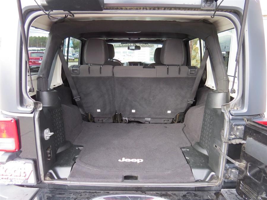 2017 Jeep Wrangler Unlimited Sahara 4x4 4dr SUV, available for sale in Auburn, Maine | Lake City Exports Inc. Auburn, Maine 2017 Jeep Wrangler Unlimited Sahara 4x4 4dr SUV, available for sale in Auburn, Maine | Lake City Exports Inc. Auburn, Maine