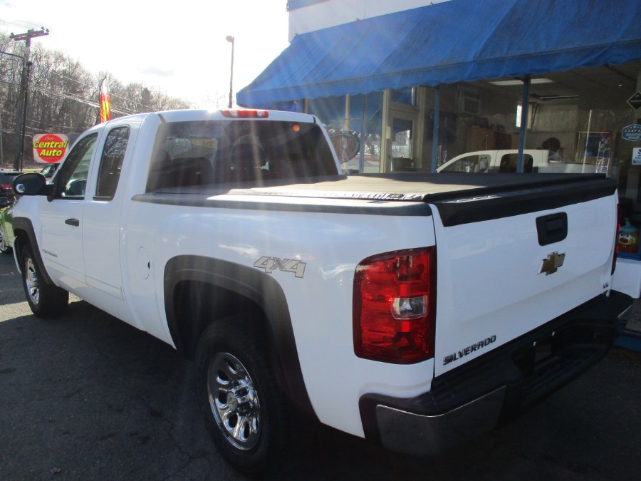 2009 Chevrolet Silverado 1500 4WD Ext Cab 143.5" LS, available for sale in Meriden, Connecticut | Cos Central Auto. Meriden, Connecticut 2009 Chevrolet Silverado 1500 4WD Ext Cab 143.5" LS, available for sale in Meriden, Connecticut | Cos Central Auto. Meriden, Connecticut