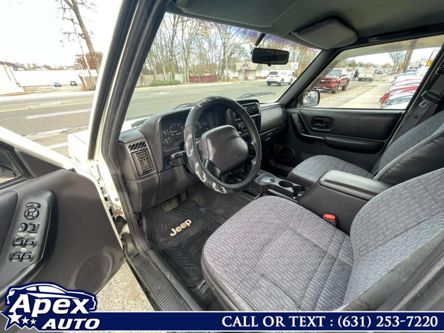 2000 Jeep Cherokee 4dr Sport 4WD, available for sale in Selden, New York | Apex Auto. Selden, New York 2000 Jeep Cherokee 4dr Sport 4WD, available for sale in Selden, New York | Apex Auto. Selden, New York