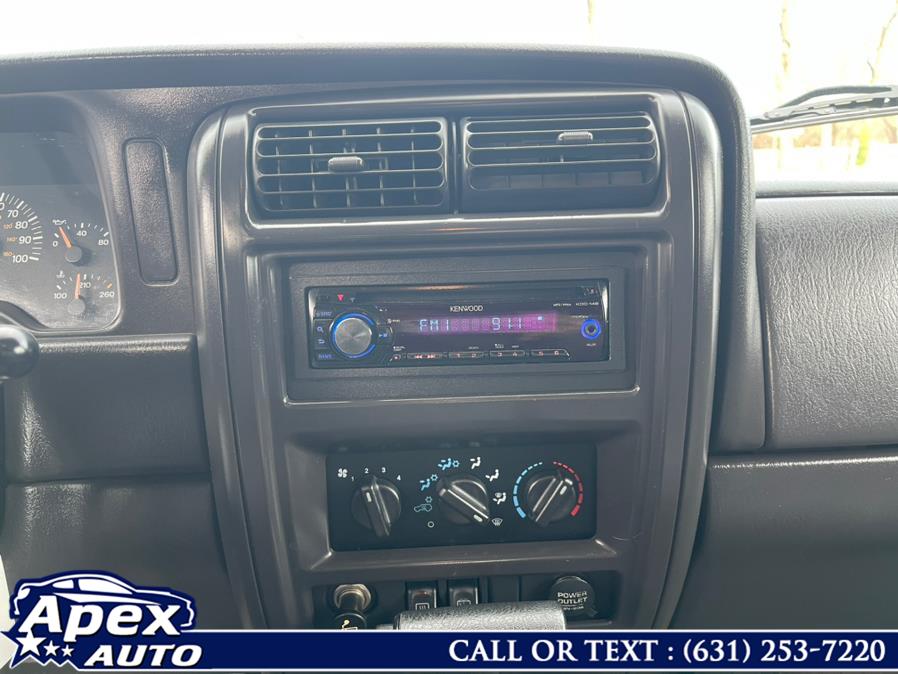 2000 Jeep Cherokee 4dr Sport 4WD, available for sale in Selden, New York | Apex Auto. Selden, New York 2000 Jeep Cherokee 4dr Sport 4WD, available for sale in Selden, New York | Apex Auto. Selden, New York