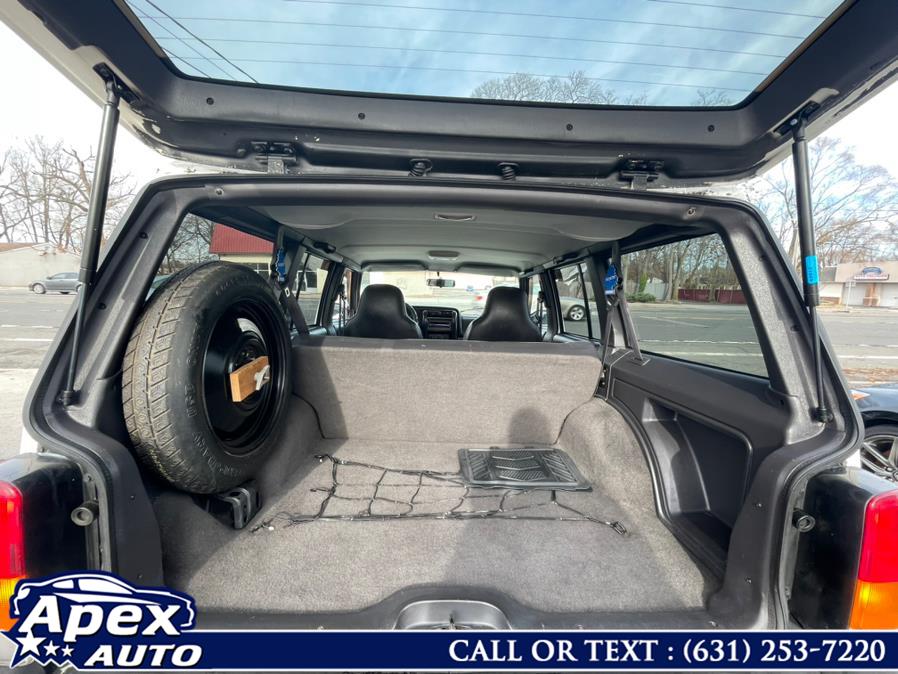 2000 Jeep Cherokee 4dr Sport 4WD, available for sale in Selden, New York | Apex Auto. Selden, New York 2000 Jeep Cherokee 4dr Sport 4WD, available for sale in Selden, New York | Apex Auto. Selden, New York