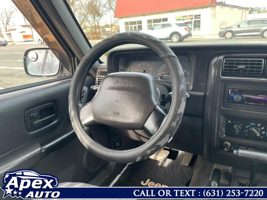 2000 Jeep Cherokee 4dr Sport 4WD, available for sale in Selden, New York | Apex Auto. Selden, New York 2000 Jeep Cherokee 4dr Sport 4WD, available for sale in Selden, New York | Apex Auto. Selden, New York