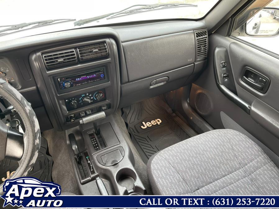 2000 Jeep Cherokee 4dr Sport 4WD, available for sale in Selden, New York | Apex Auto. Selden, New York 2000 Jeep Cherokee 4dr Sport 4WD, available for sale in Selden, New York | Apex Auto. Selden, New York