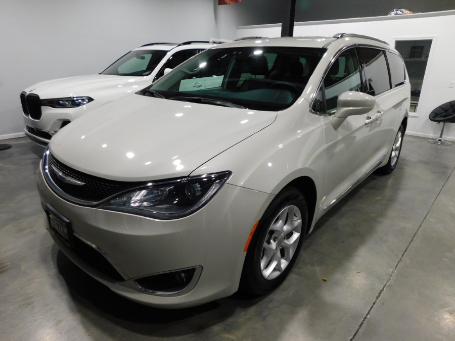 2017 Chrysler Pacifica Touring-L 4dr Wgn, available for sale in Lodi, New Jersey | Auto Gallery. Lodi, New Jersey 2017 Chrysler Pacifica Touring-L 4dr Wgn, available for sale in Lodi, New Jersey | Auto Gallery. Lodi, New Jersey