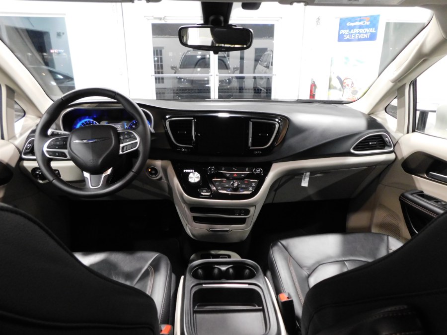 2017 Chrysler Pacifica Touring-L 4dr Wgn, available for sale in Lodi, New Jersey | Auto Gallery. Lodi, New Jersey 2017 Chrysler Pacifica Touring-L 4dr Wgn, available for sale in Lodi, New Jersey | Auto Gallery. Lodi, New Jersey