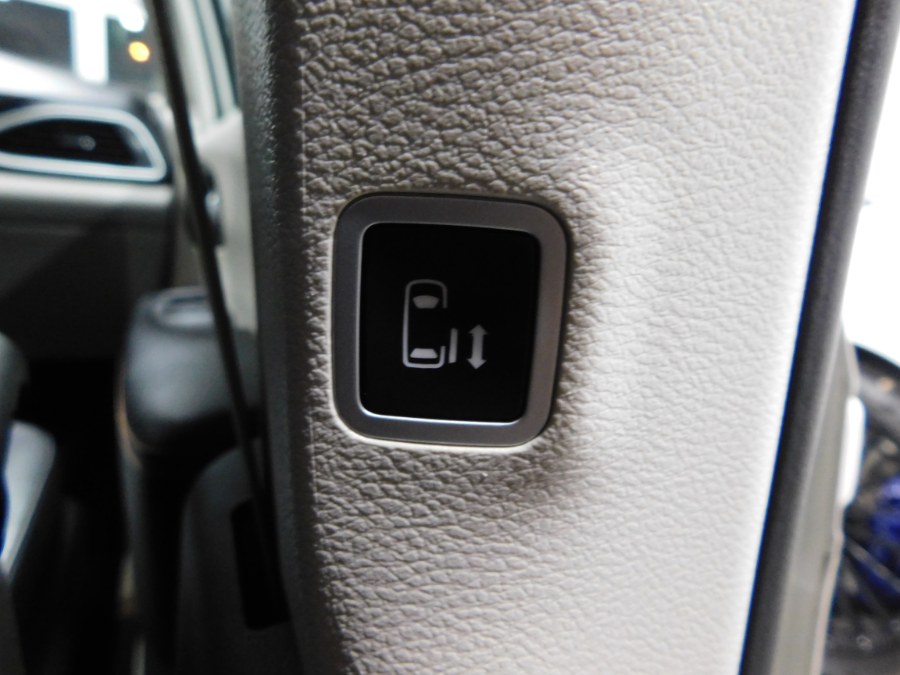 2017 Chrysler Pacifica Touring-L 4dr Wgn, available for sale in Lodi, New Jersey | Auto Gallery. Lodi, New Jersey 2017 Chrysler Pacifica Touring-L 4dr Wgn, available for sale in Lodi, New Jersey | Auto Gallery. Lodi, New Jersey