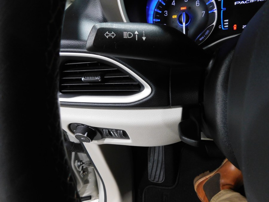 2017 Chrysler Pacifica Touring-L 4dr Wgn, available for sale in Lodi, New Jersey | Auto Gallery. Lodi, New Jersey 2017 Chrysler Pacifica Touring-L 4dr Wgn, available for sale in Lodi, New Jersey | Auto Gallery. Lodi, New Jersey