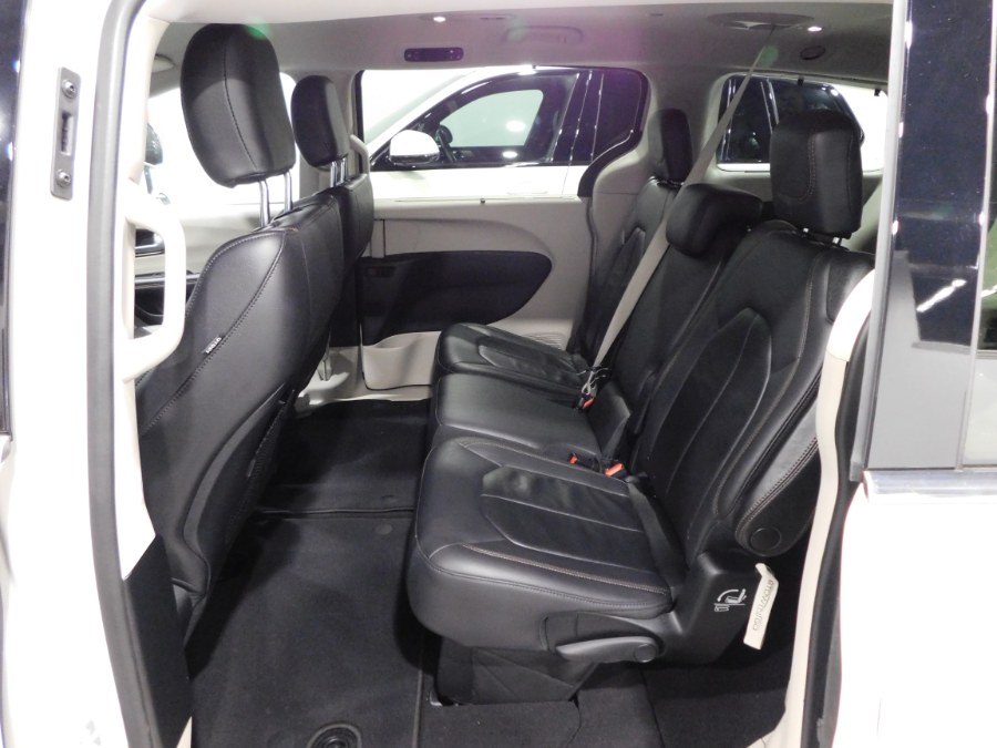 2017 Chrysler Pacifica Touring-L 4dr Wgn, available for sale in Lodi, New Jersey | Auto Gallery. Lodi, New Jersey 2017 Chrysler Pacifica Touring-L 4dr Wgn, available for sale in Lodi, New Jersey | Auto Gallery. Lodi, New Jersey