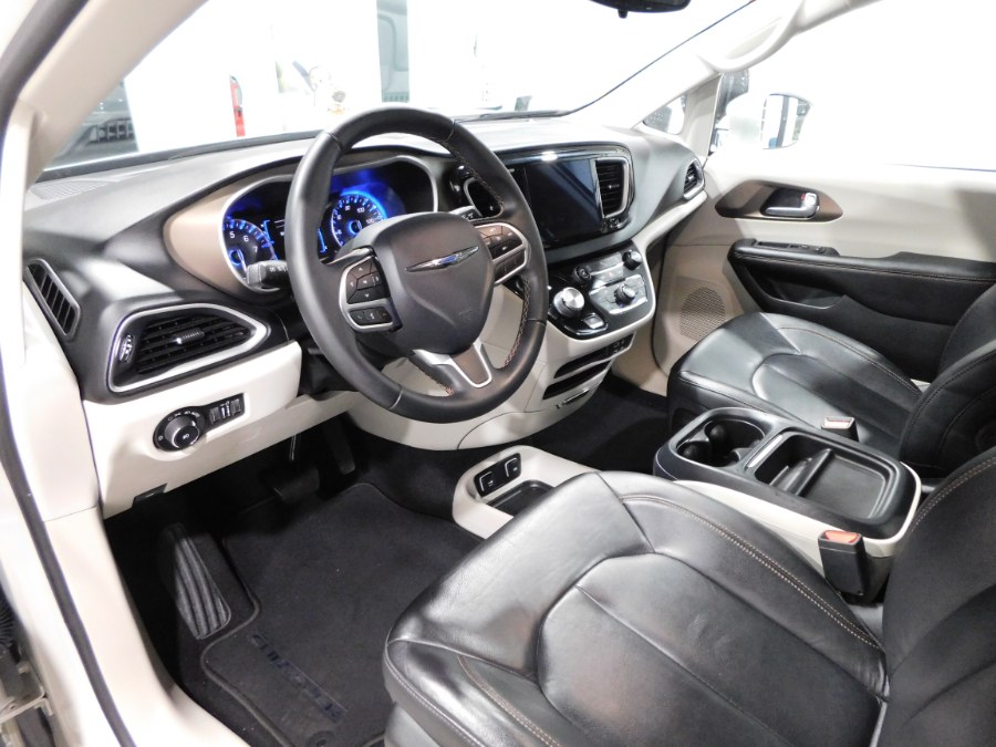 2017 Chrysler Pacifica Touring-L 4dr Wgn, available for sale in Lodi, New Jersey | Auto Gallery. Lodi, New Jersey 2017 Chrysler Pacifica Touring-L 4dr Wgn, available for sale in Lodi, New Jersey | Auto Gallery. Lodi, New Jersey