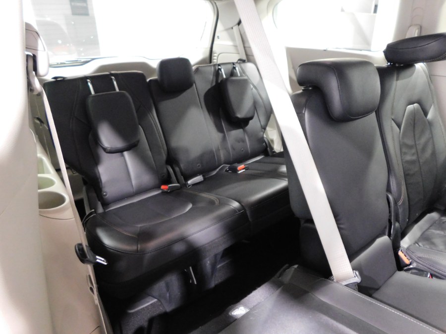 2017 Chrysler Pacifica Touring-L 4dr Wgn, available for sale in Lodi, New Jersey | Auto Gallery. Lodi, New Jersey 2017 Chrysler Pacifica Touring-L 4dr Wgn, available for sale in Lodi, New Jersey | Auto Gallery. Lodi, New Jersey
