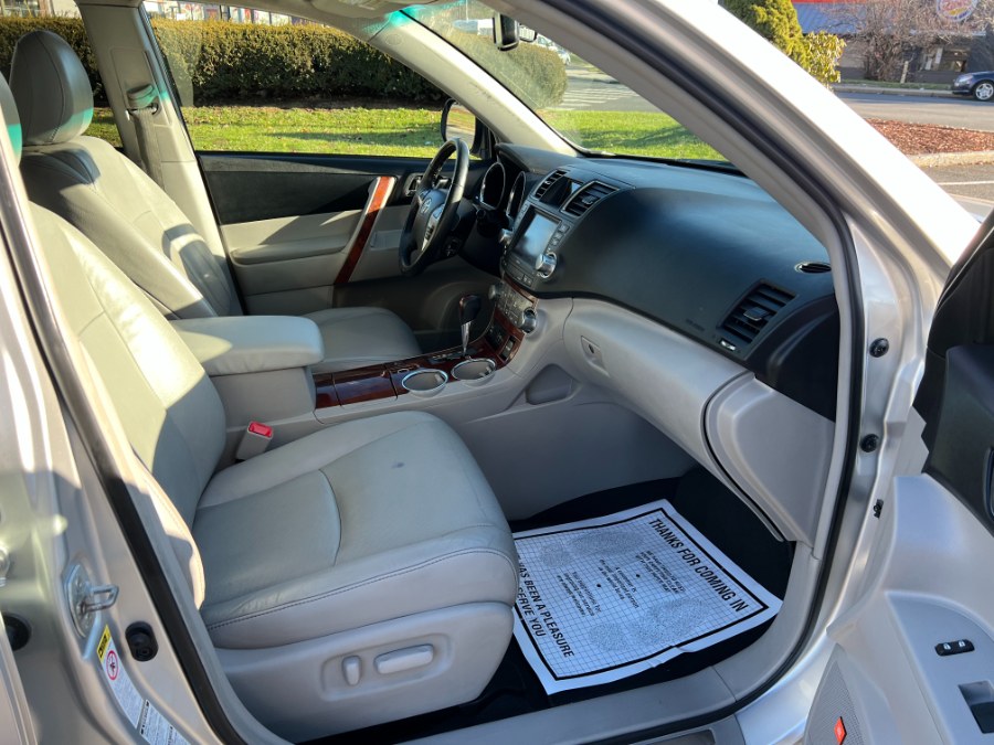 2012 Toyota Highlander 4WD 4dr V6 Limited (Natl), available for sale in Hartford , Connecticut | Ledyard Auto Sale LLC. Hartford , Connecticut 2012 Toyota Highlander 4WD 4dr V6 Limited (Natl), available for sale in Hartford , Connecticut | Ledyard Auto Sale LLC. Hartford , Connecticut
