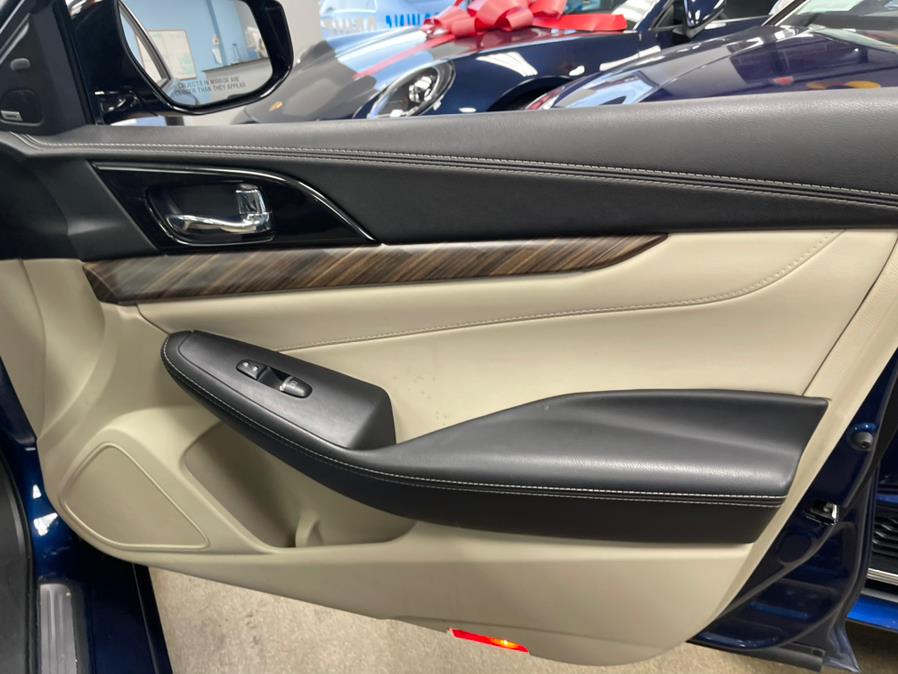 2018 Nissan Maxima SL 3.5L PLATINUM, available for sale in Inwood, New York | 5 Towns Drive. Inwood, New York 2018 Nissan Maxima SL 3.5L PLATINUM, available for sale in Inwood, New York | 5 Towns Drive. Inwood, New York