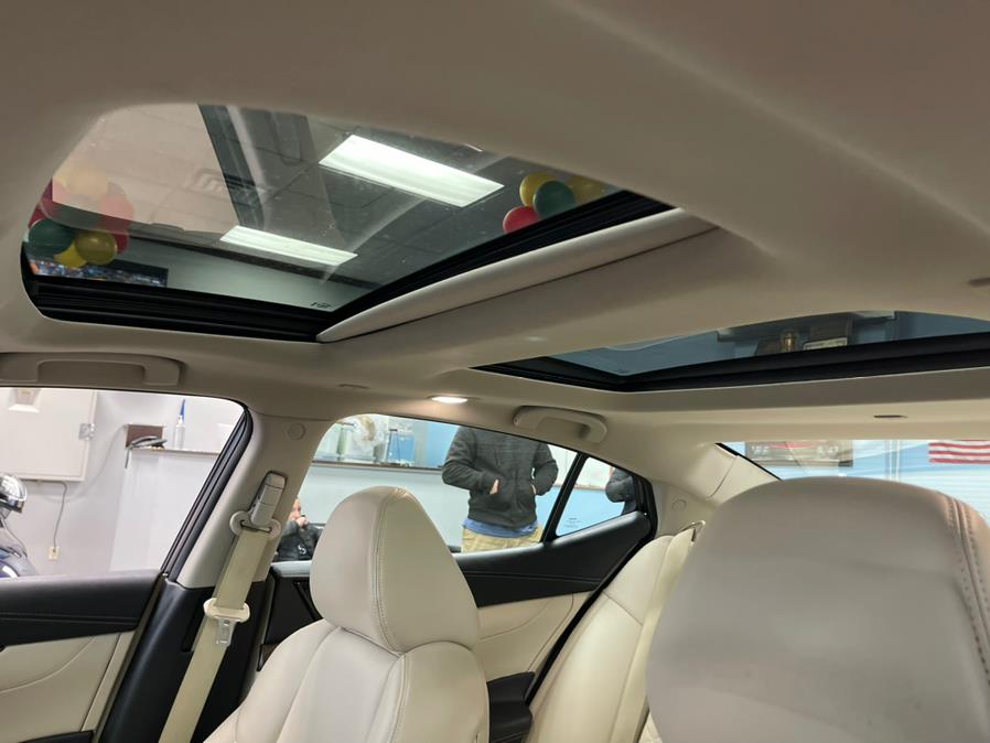2018 Nissan Maxima SL 3.5L PLATINUM, available for sale in Inwood, New York | 5 Towns Drive. Inwood, New York 2018 Nissan Maxima SL 3.5L PLATINUM, available for sale in Inwood, New York | 5 Towns Drive. Inwood, New York